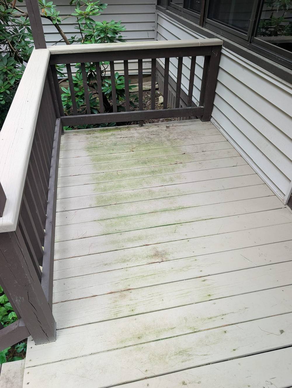 Deck corner, close-up